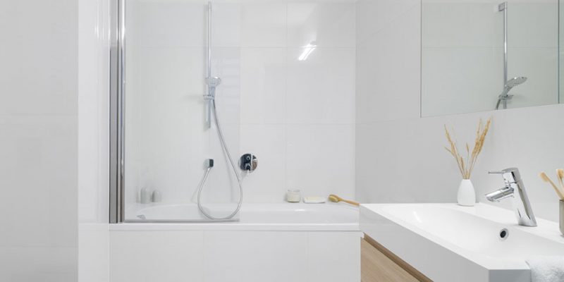 badezimmer_mit_badewanne_und_dusche badezimmer_mit_badewanne_und_dusche