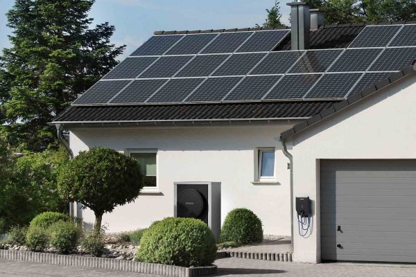 waermepumpe_in_kombi_mit_solar-logatherm-und-wallbox-logavolt waermepumpe_in_kombi_mit_solar